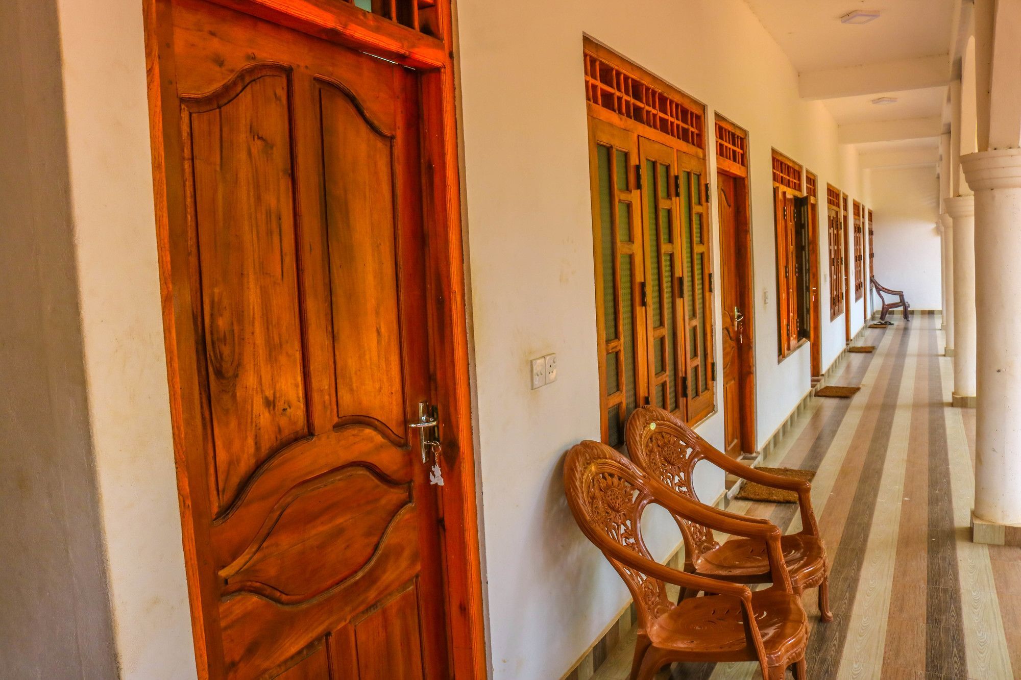 French Garden Eagle Wings Inn Uppuveli Exterior photo